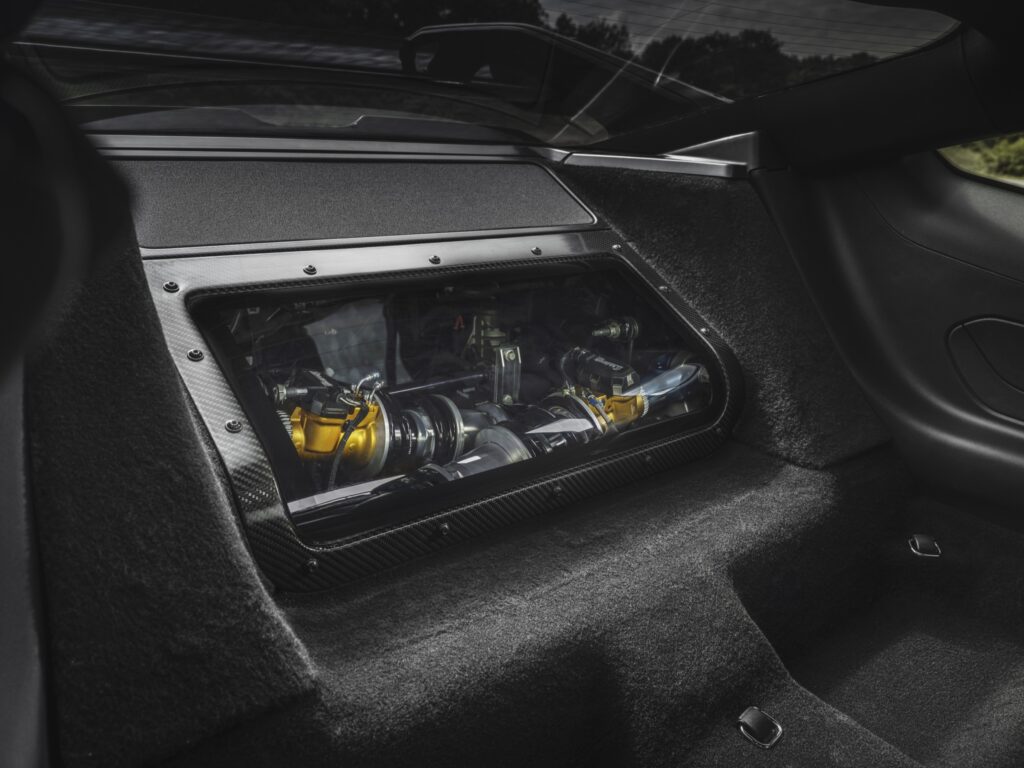 Mercedes-AMG CLE 646 проти Ford Mustang GTD: битва суперкарів 3