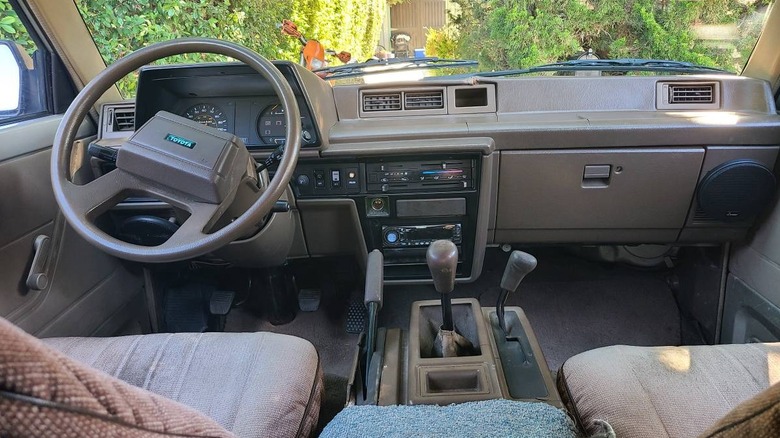 Toyota 4WD Cargo Van 1987: вартий своїх 10 тисяч? 3