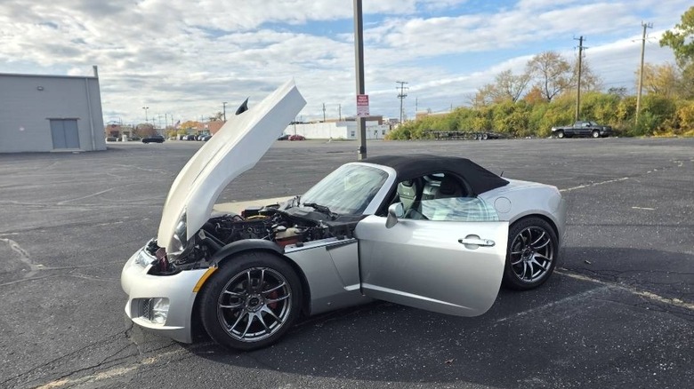 Чи вартий Saturn Redline Roadster 2007 року своїх $7,500? 2