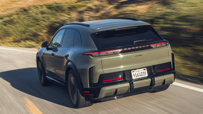 Porsche Cayenne Turbo Electric 2026: ефектний спорткар за $200 000 6