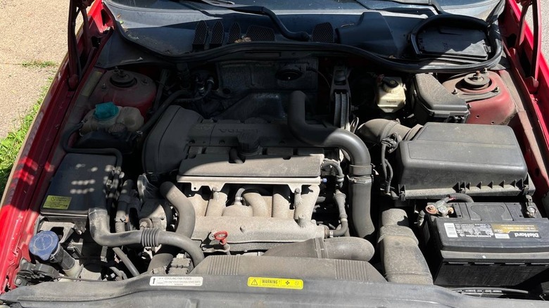 За 2300 доларів: чи готові ви взятися за реставрацію Volvo C70 2004 року? 3