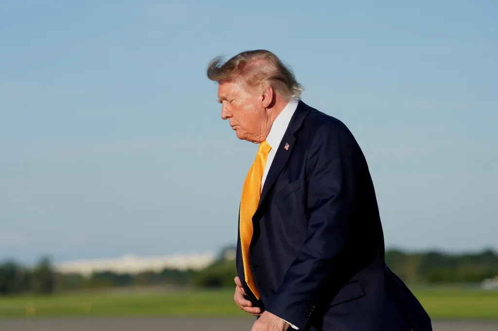 Трамп приголомшив зміною кольору волосся 1