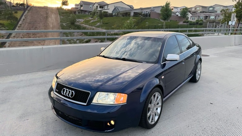Audi RS6 2003 року з механічною коробкою передач: чи вартий він своїх 12 500 доларів? 1