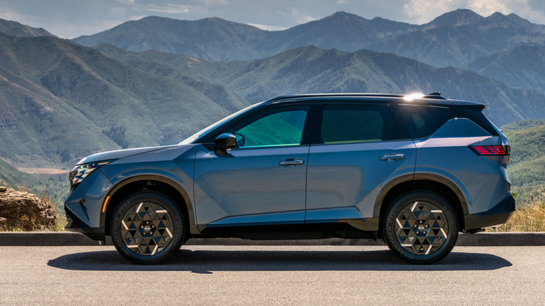 Nissan Rogue Hybrid 2027: три режими їзди та 40 миль на галон 3