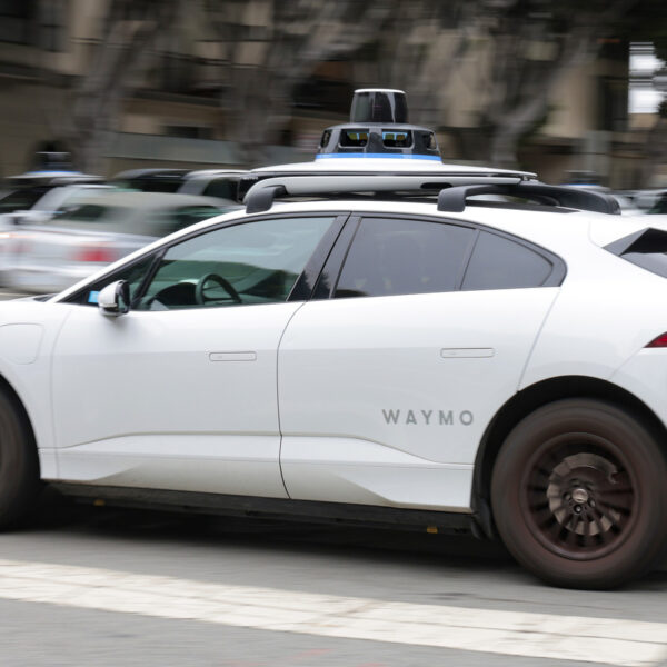 Міннеаполіс вимагатиме присутності водія в авто Waymo