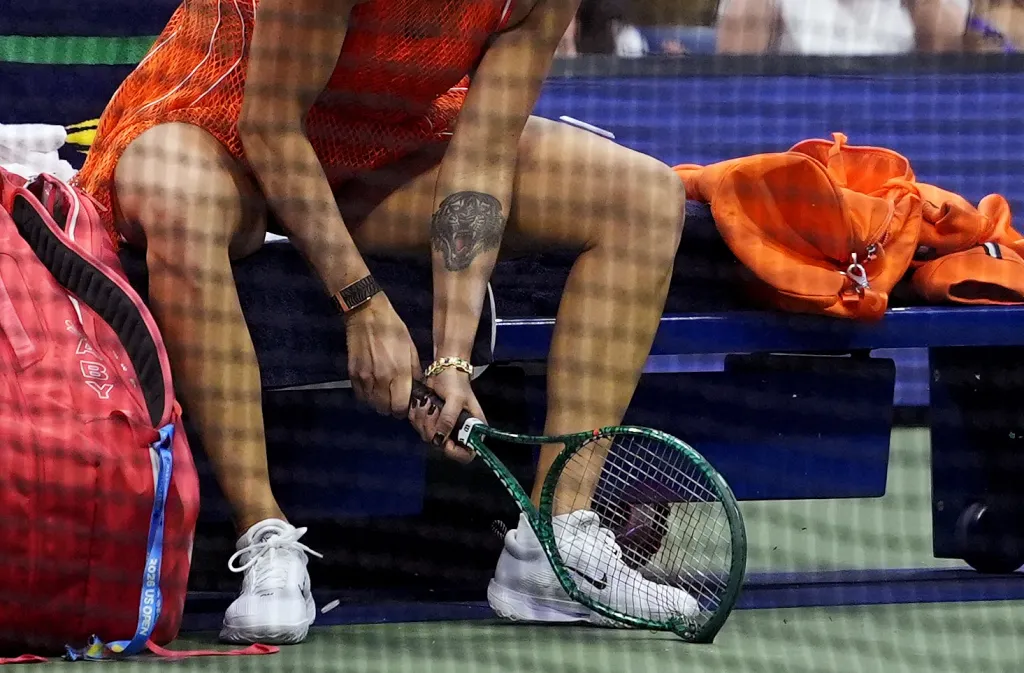Азаренко розбила ракетку в емоційному зриві після поразки на US Open 3