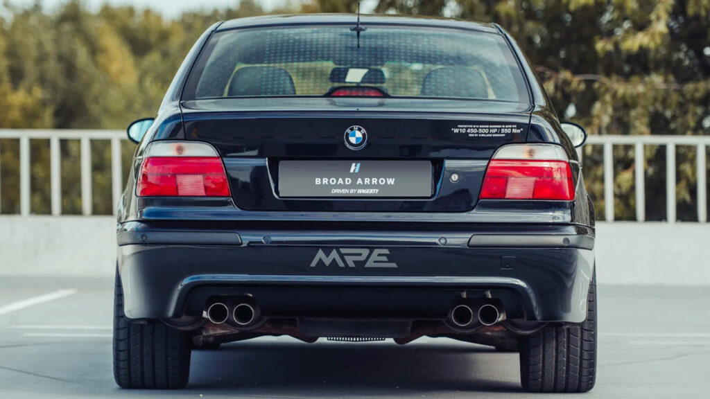 Volkswagen створив W10, надихнувшись BMW M5 1