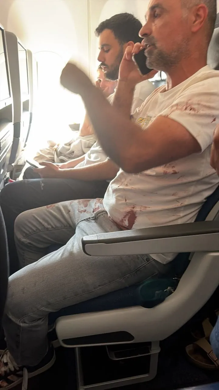 Героїчні пасажири flydubai знешкодили терориста, запобігши катастрофі 4