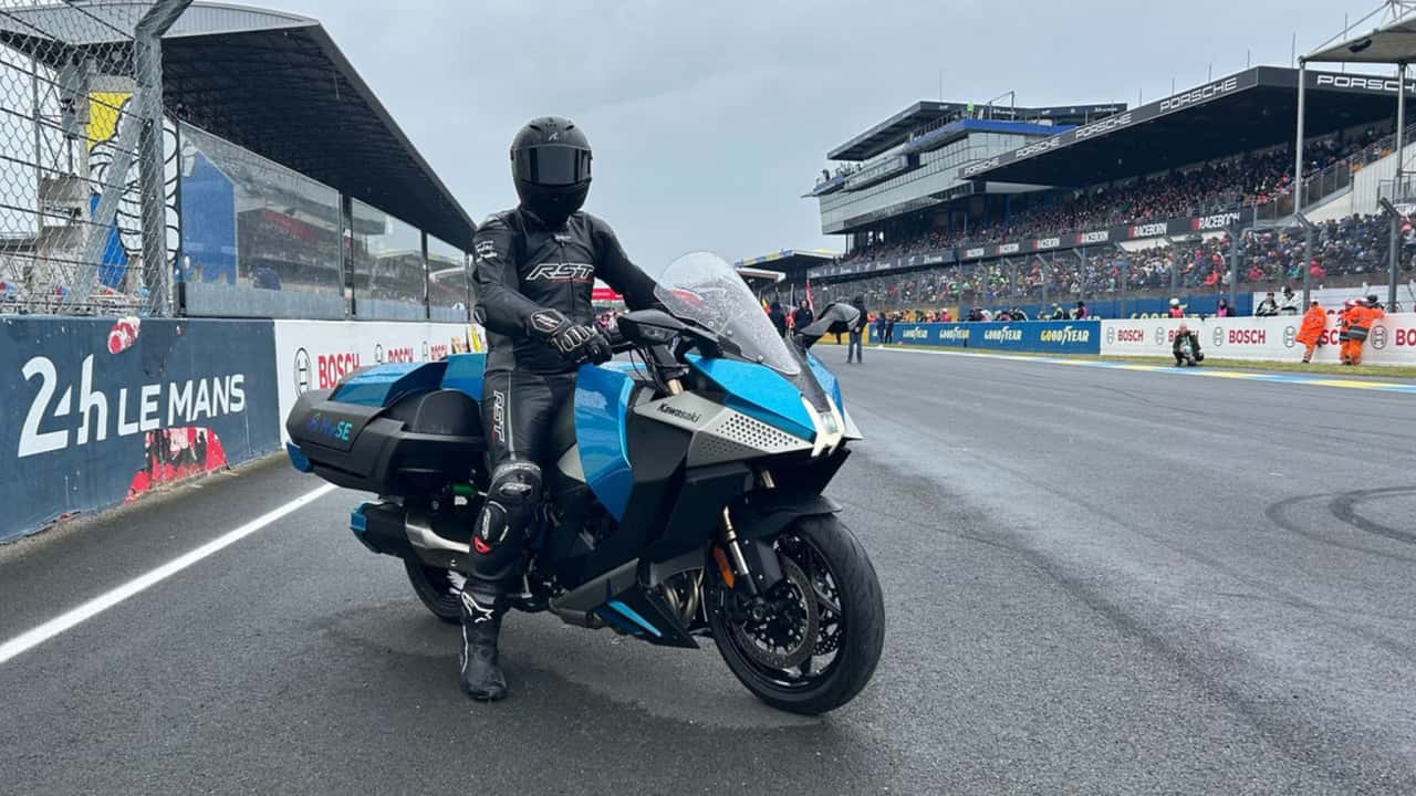 Прототип водневого мотоцикла Kawasaki HySE